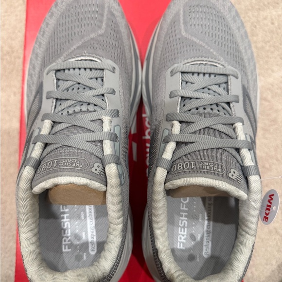NIB New Balance Fresh Foam X 1080 v14 in Gray and White - Picture 3 of 8